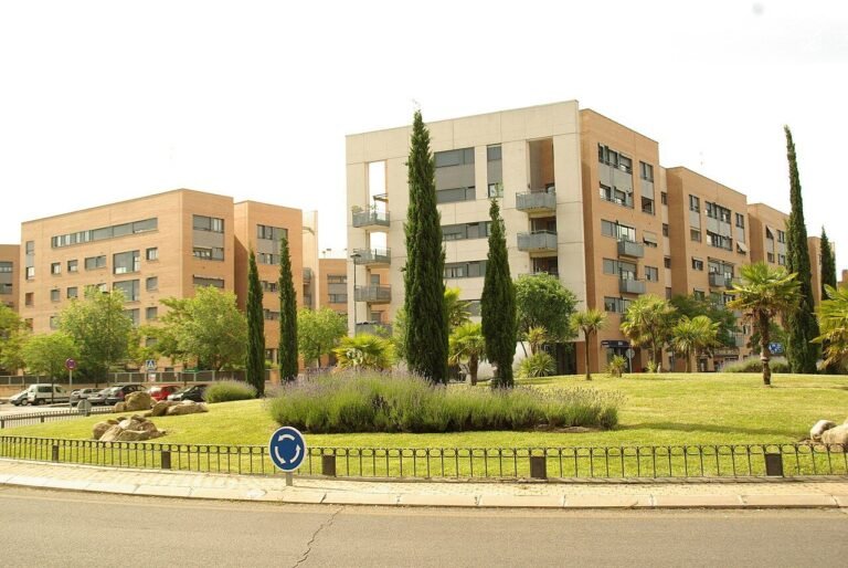 Alcorcón: quince años esperando un centro de salud, un Metro que llega tarde y un Plan Vive con grietas