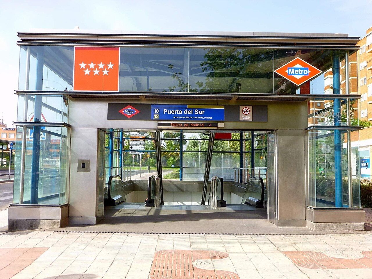 Entrada de la estación de Metro Puerta del Sur, en Alcorcón