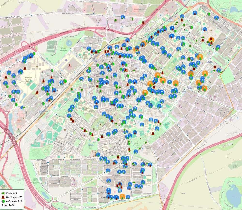 Mapa de Alcorcón con cientos de marcadores azules, rojos y verdes que señalan alcorques vacíos, con tocón o asfixiantes repartidos por todo el casco urbano