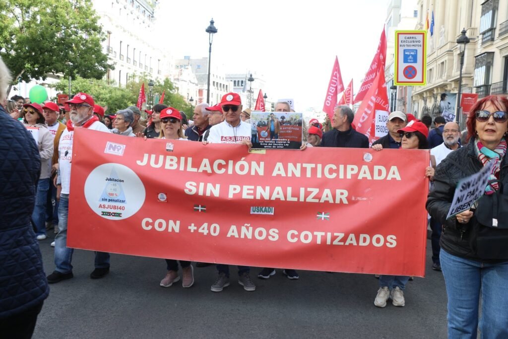 Pancarta de ASJUBI40: «Jubilación anticipada sin penalizar con más de 40 años cotizados»